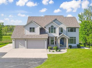 W8958 Spring Rd, Hortonville, WI 54944