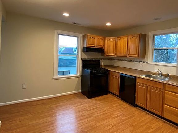 3rd image of 3437 Berkley Ave Floor 2