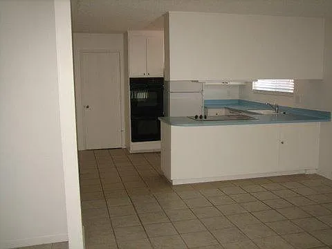 2213 Putnam St photo 1