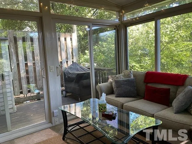 2 bed, 1321 sqft, $2,200 — Photo 4