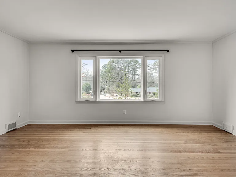 675 N Superior Ave — Photo 12