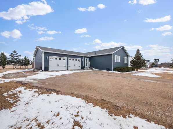 102 8th St W, Carlos, MN 56319