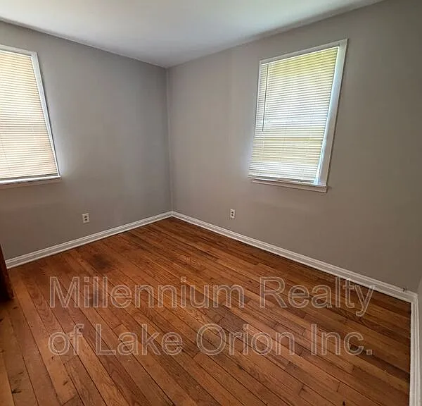 735 E Milton Ave — Photo 11