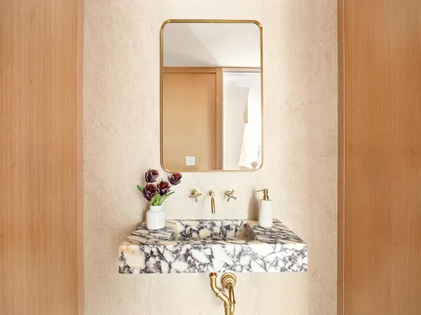 47 Madison Street image 10 of 29