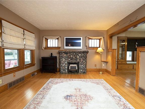 5th image of 324 Eastern Heights Blvd