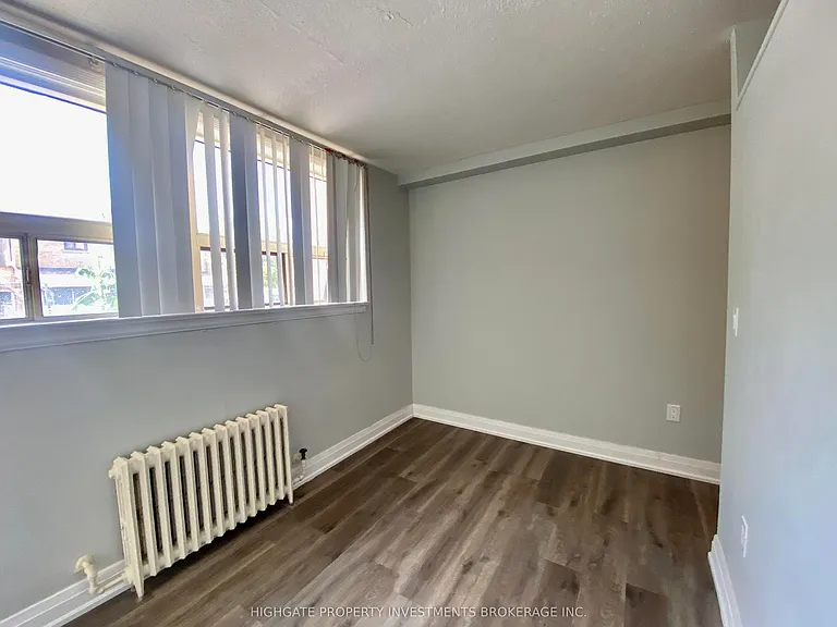34 Erlesmere Ave #3 — Photo 7