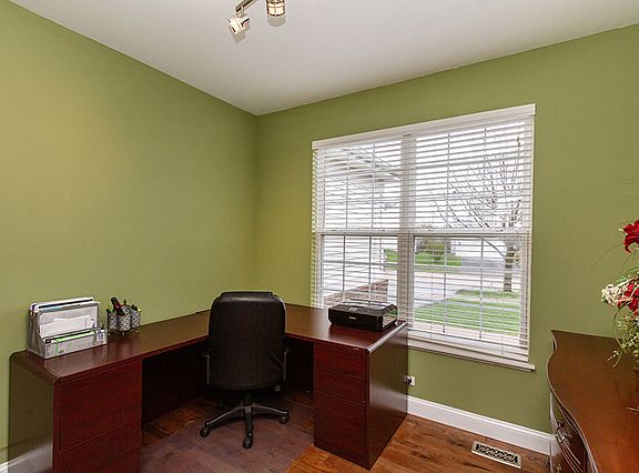 5th image of 209 Woodland Park Cir