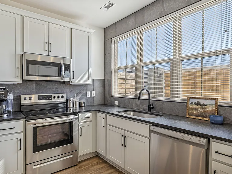 100 Thompson Ln #6 — Photo 21