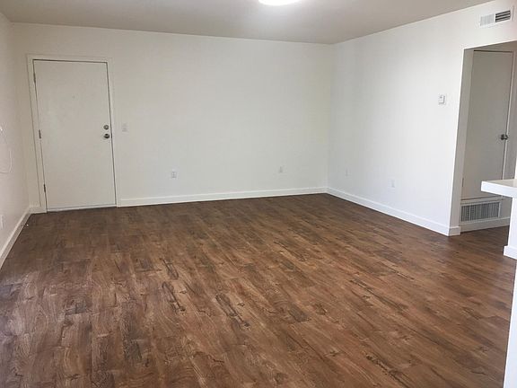 3rd image of 1344 N Columbus Ave APT 13