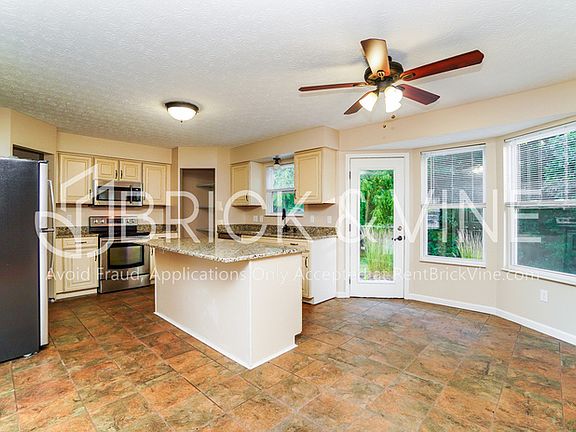 4th image of 530 Glen Oaks Dr