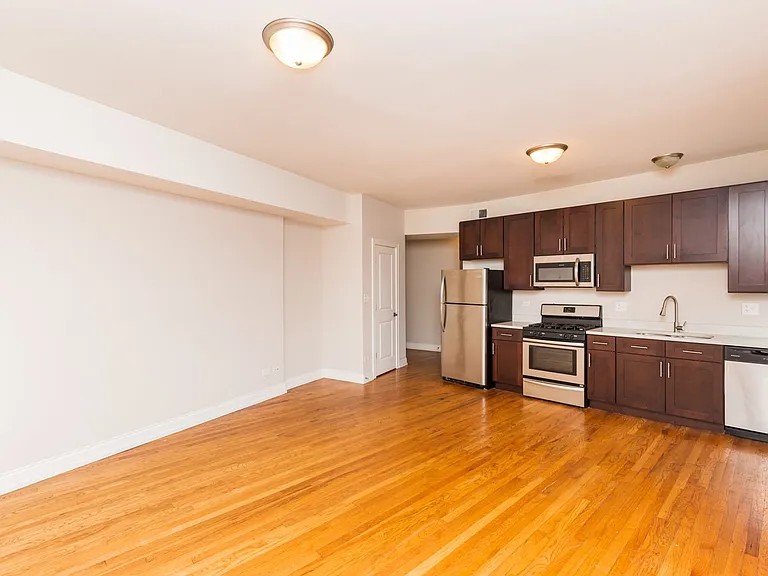 Portage Park Theater Apartments — Photo 38