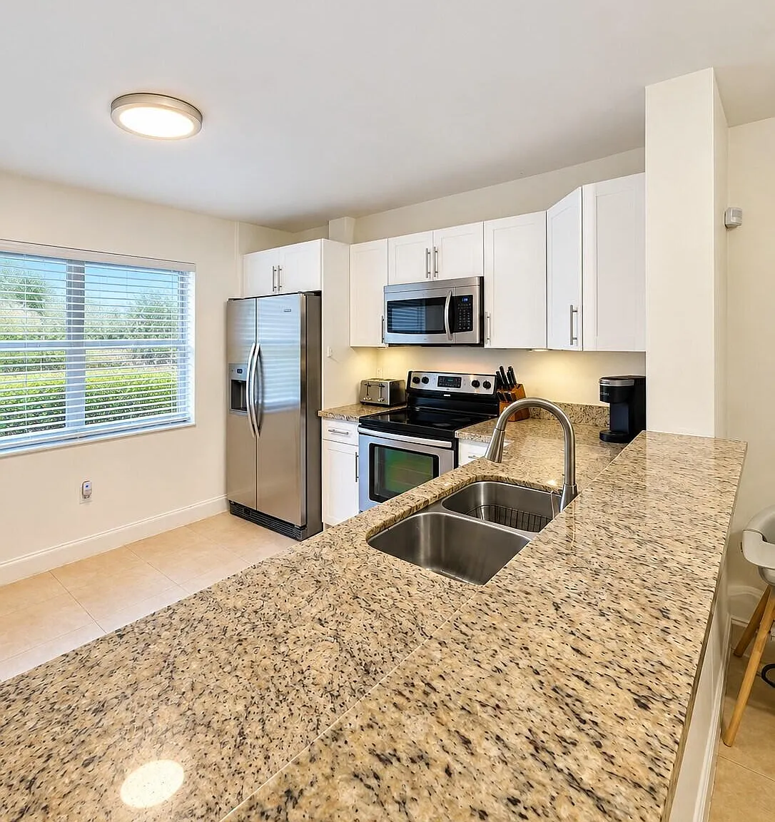 3 bed, 2.5 bath, 1677 sqft, $3,300 — Photo 3