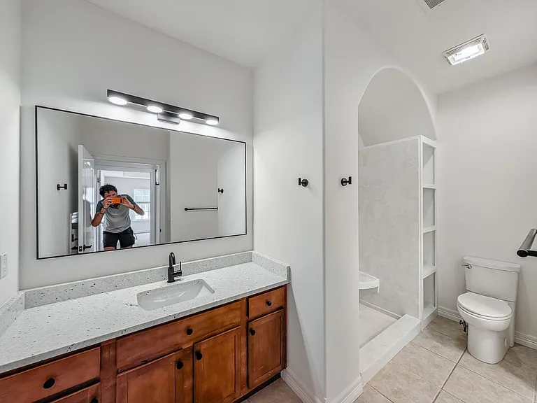 904 W Dixson St — Photo 15