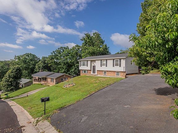 3rd image of 585 Hilltop Dr