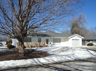 716 Hickory Ln, Storm Lake, IA 50588