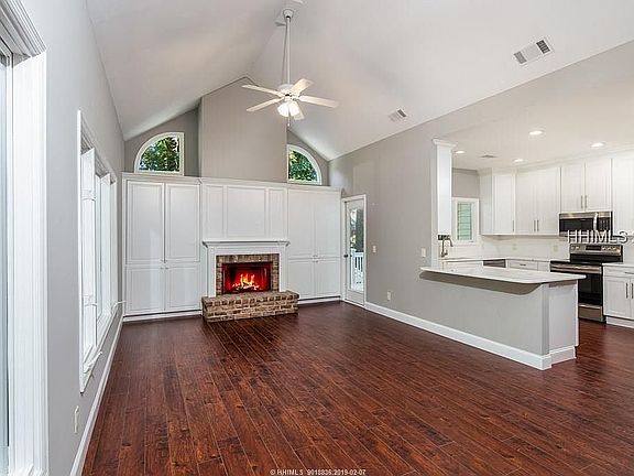 2nd image of 4 Foxbriar Ln
