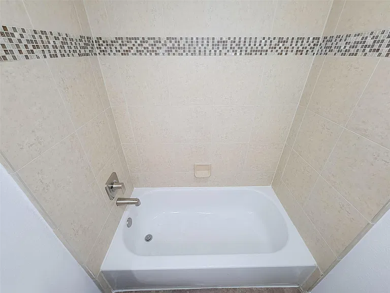 2814 Bay Springs View Ct — Photo 43