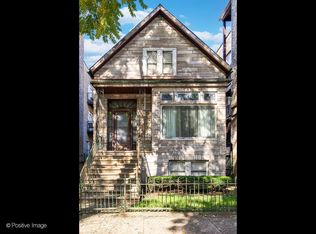 906 W Wolfram St, Chicago, IL 60657