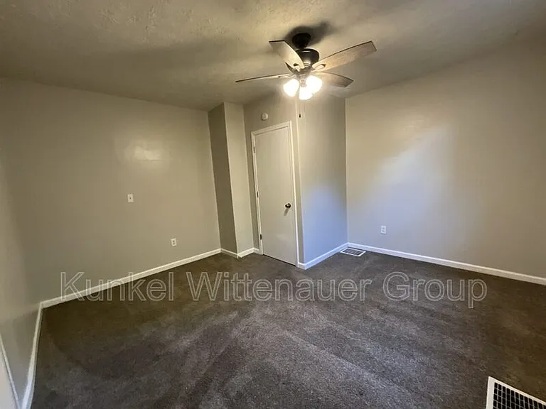 413 N Center St — Photo 12