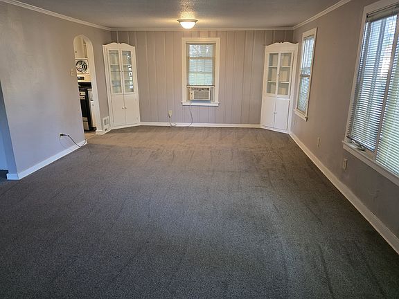 Large living room 1 of 3