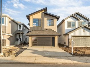 935 18th Ave NW, Edmonton, AB T6T 2N2