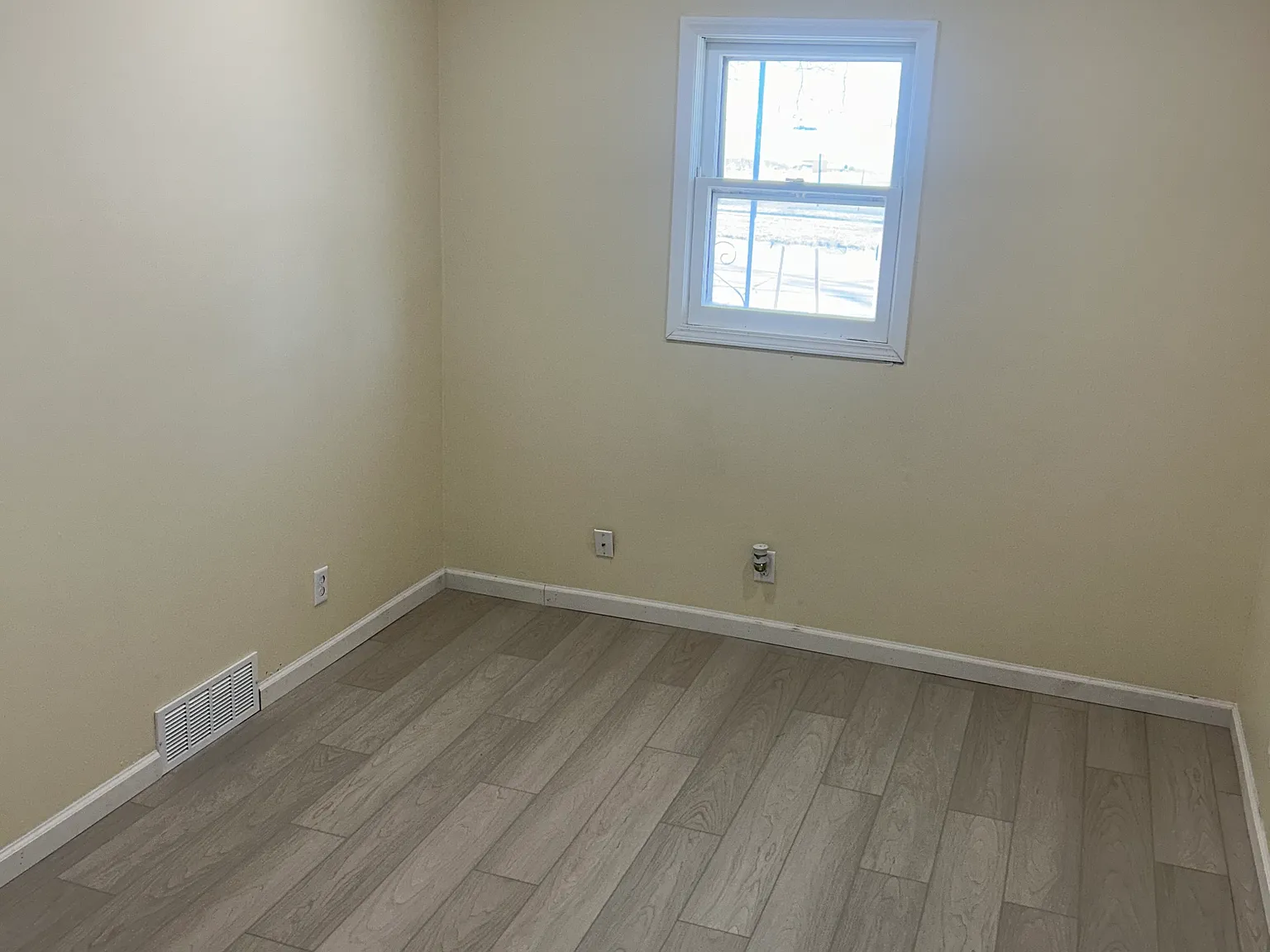 5 bed, 2112 sqft, $1,950 — Photo 4