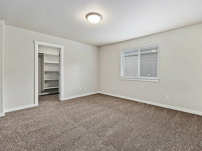 18-Master Bedroom