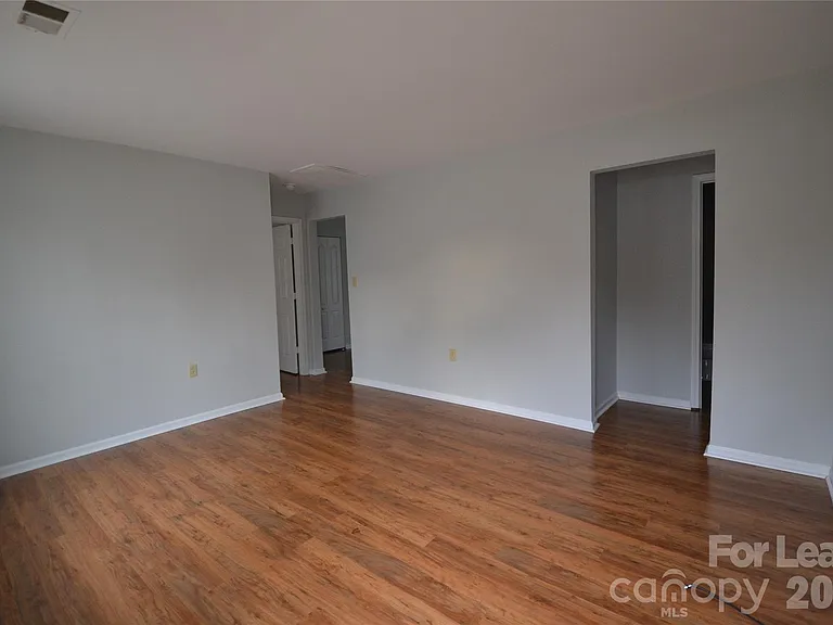 924 Junius St — Photo 3