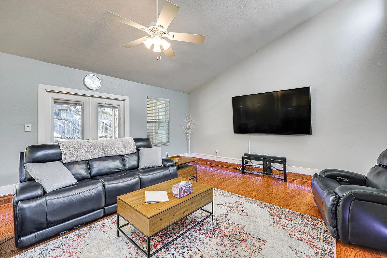 3 bed, 2.0 bath, 1776 sqft, $4,432 — Photo 4