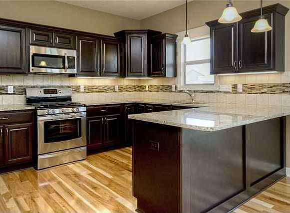 1st image of 675 SE Madrone Ln