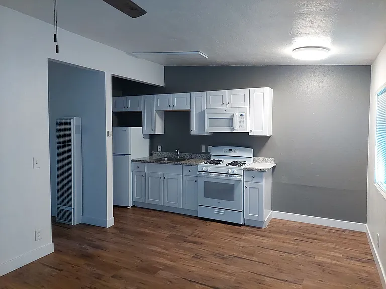 969 Brockway Ave — Photo 7