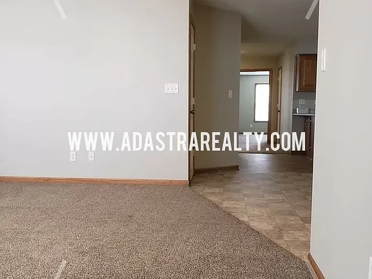 704 Meadow Ct — Photo 15