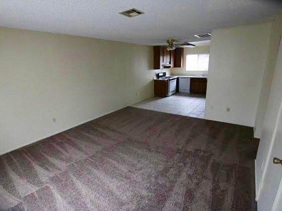 3rd image of 1319 Oakwood Dr