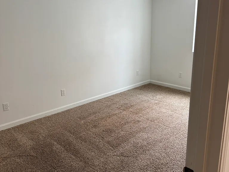 803 E 37th Ave — Photo 34
