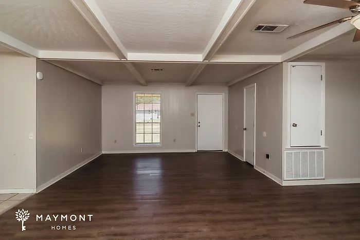 3 bed, 2.0 bath, 1507 sqft, $1,670 — Photo 3