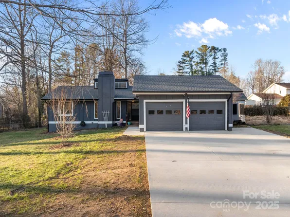 17 Berry Ln, Fletcher, NC 28732