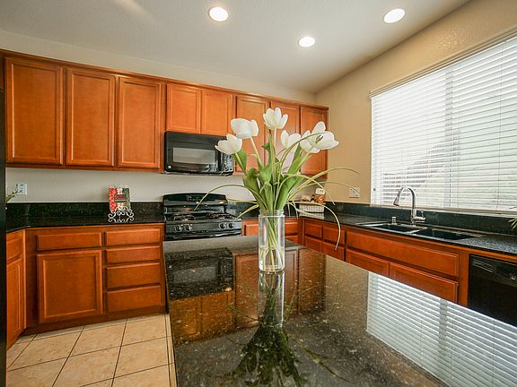 4th image of 3912 Finch Dr