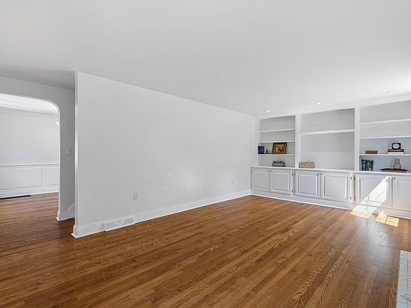 5th image of 247 McMurray Rd