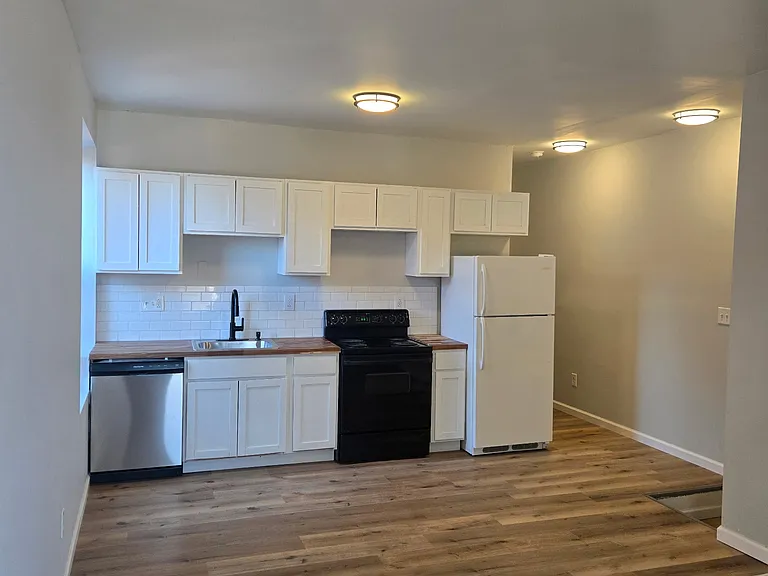 2850 Pennsylvania Ave #2F — Photo 5