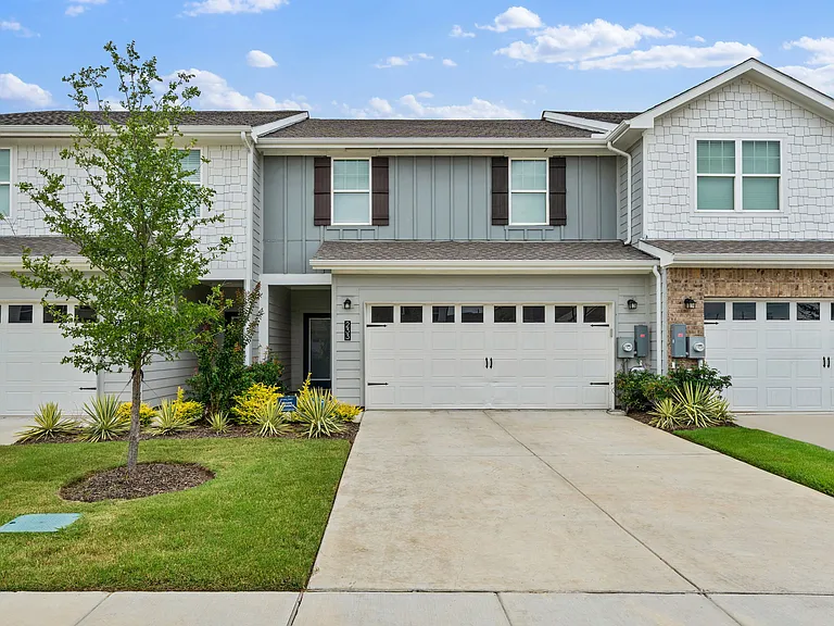 233 Berthe Ct — Photo 1