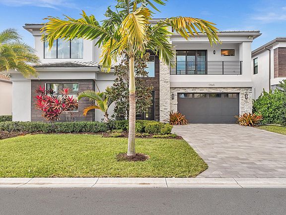 2nd image of 17065 Rainbow Falls Trail