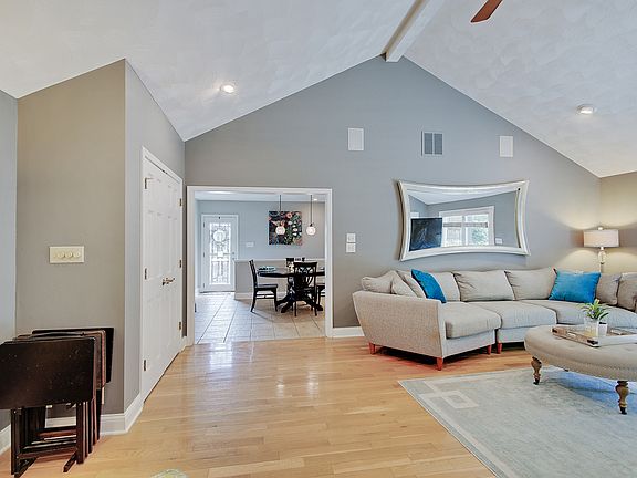 4th image of 1362 Southview Dr