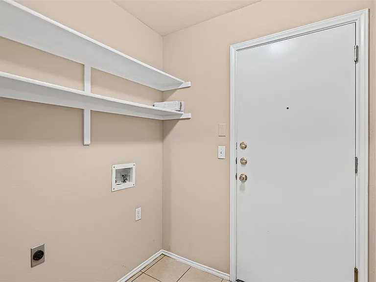 716 Meadow View Dr — Photo 17