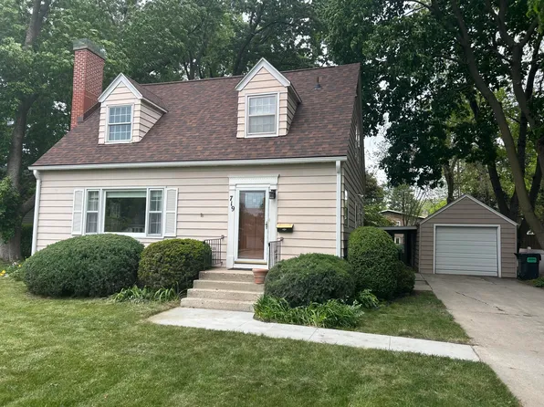 719 Murray Dr, Ames, IA 50010