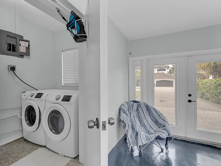 348 SE 18th Ave — Photo 41