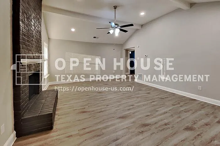 3 bed, 2.0 bath, 1546 sqft, $2,075 — Photo 4