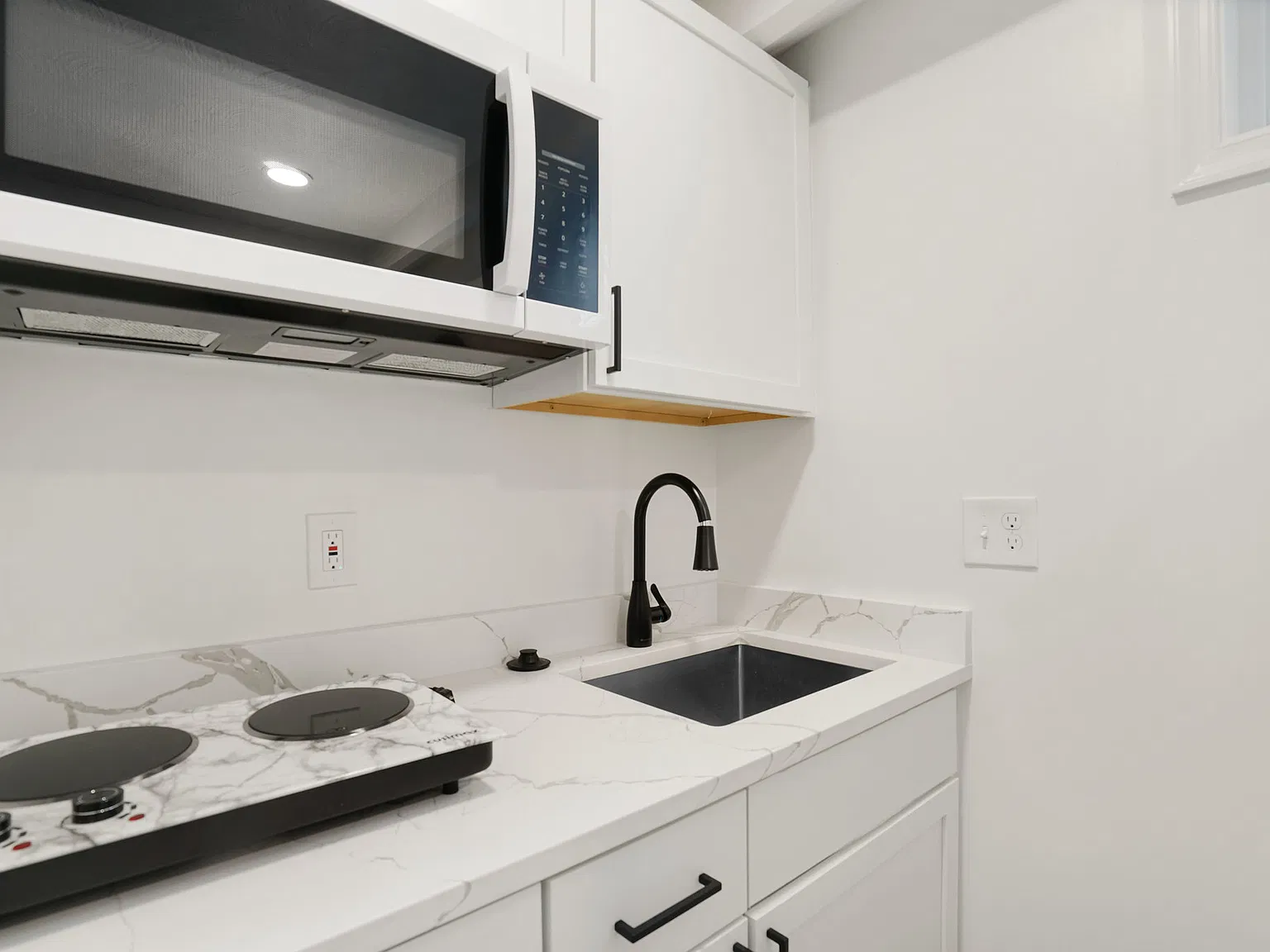 2 bed, 700 sqft, $1,800 — Photo 1