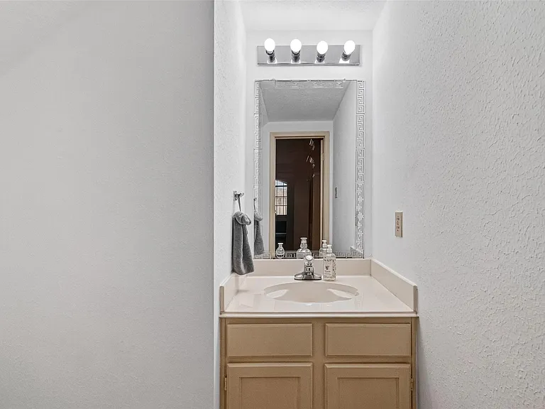 811 Colony Glen Ct — Photo 17