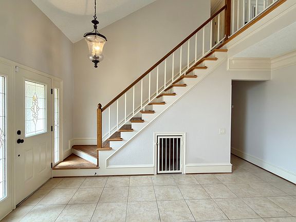4th image of 418 Newberry St