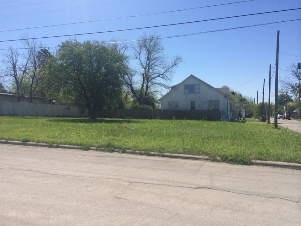 2nd image of 106 Spruce St